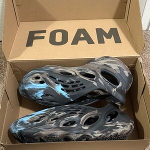 adidas Yeezy foam runner
Size 10